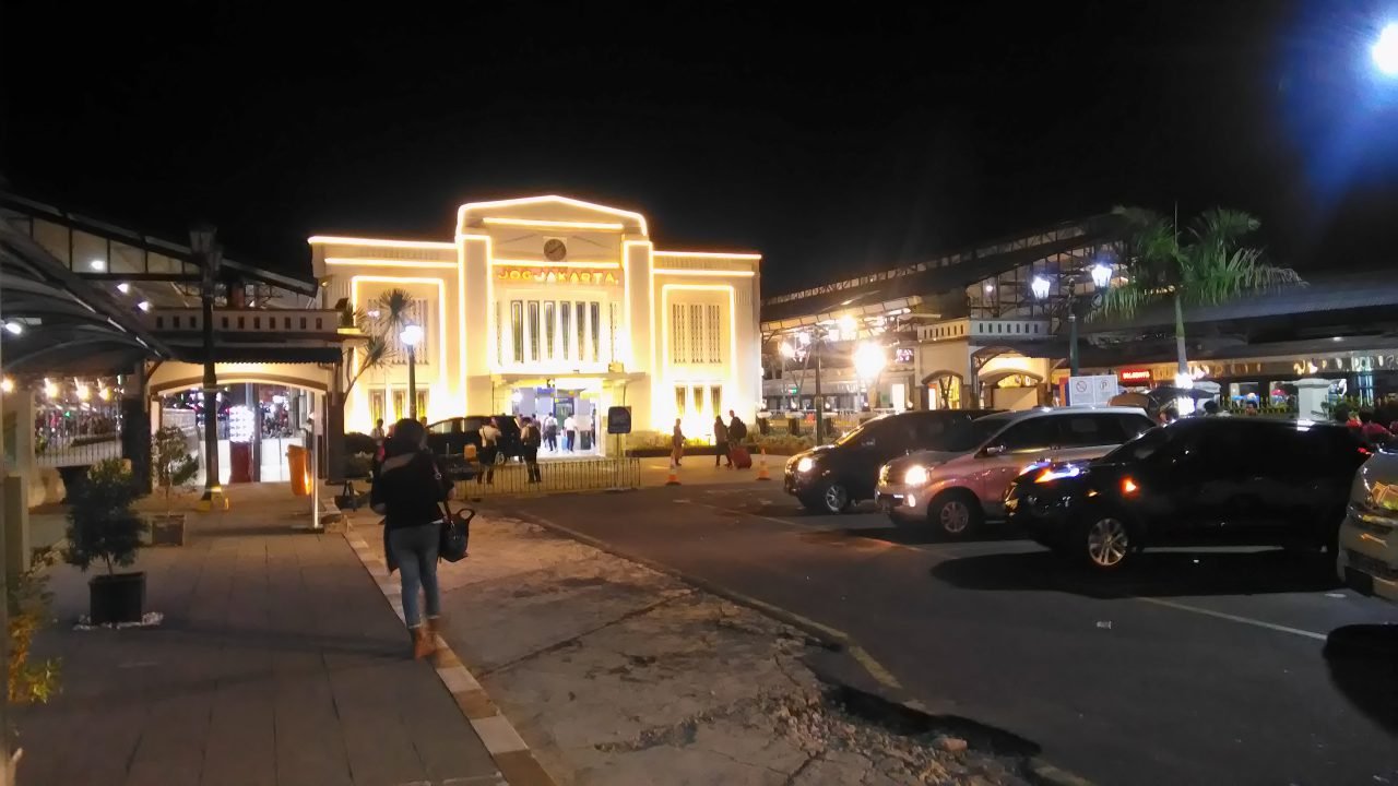 5 Hotel Dekat Stasiun Tugu untuk Wisatawan Naik Kereta